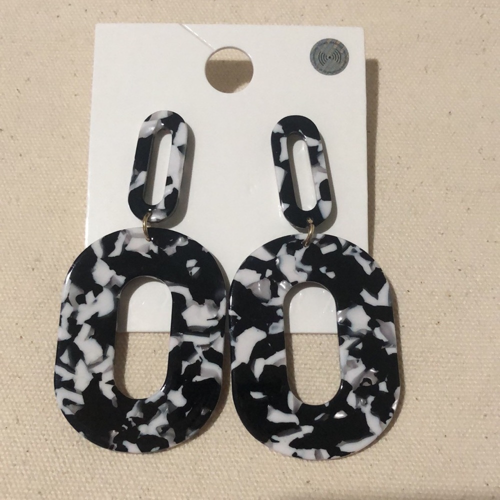 Earings - Picture 2 of 4